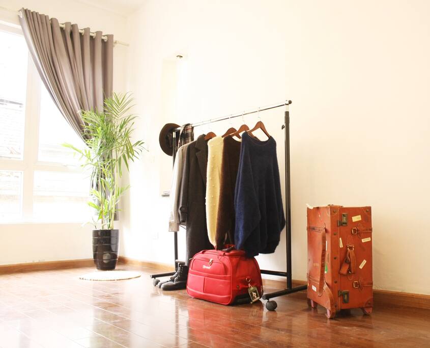 The room is filled with natural light and fresh air from a 5-meter length window.
