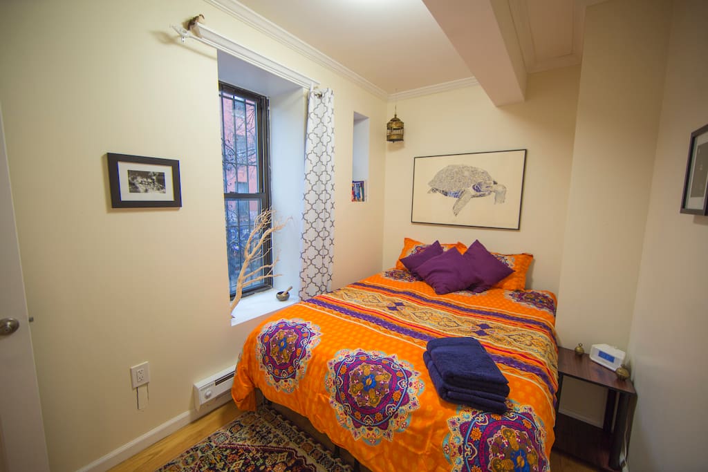Bedroom 2- Queen