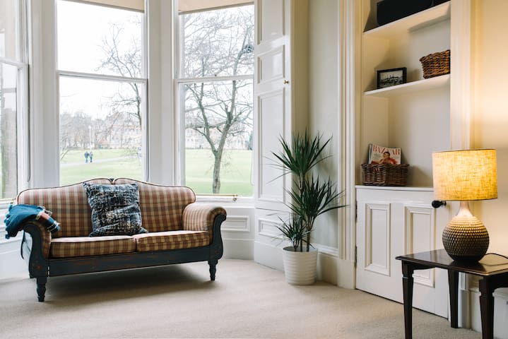 Huge Apartment on the Park!