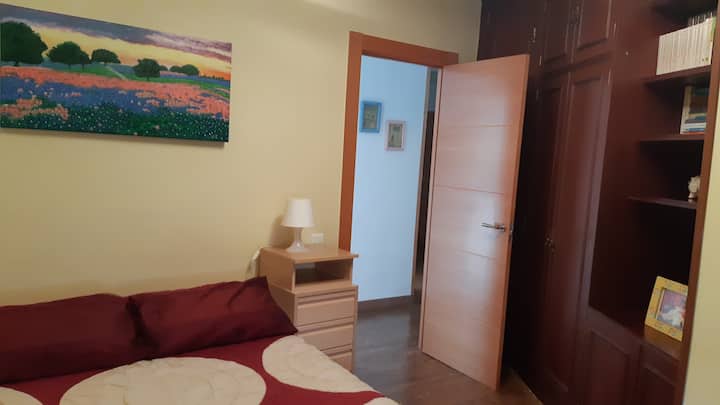 2nd bedroom with 135 bed.