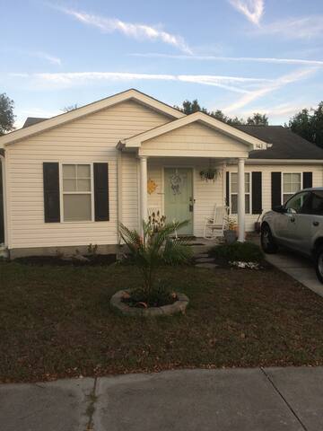 The Mardi Gras Room close to Greenfield Lake