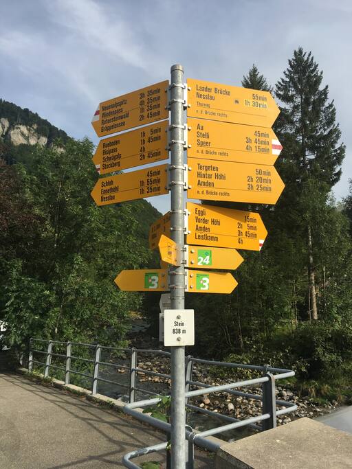 direkt an den Wanderwegen gelegen und an der Thur