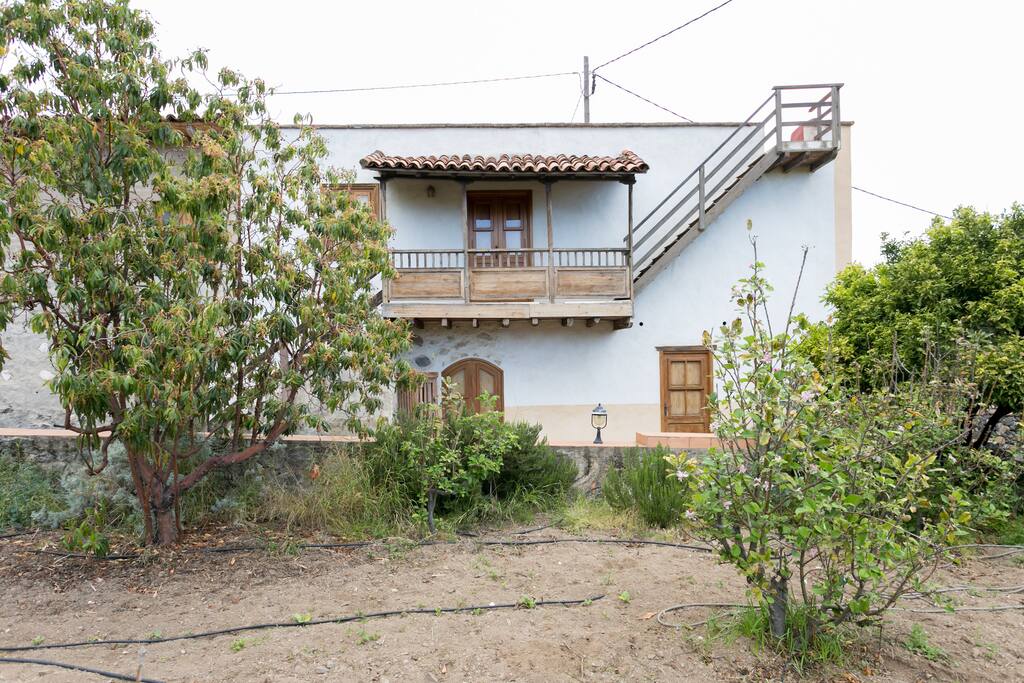 Fachada de la zona de las habitaciones.