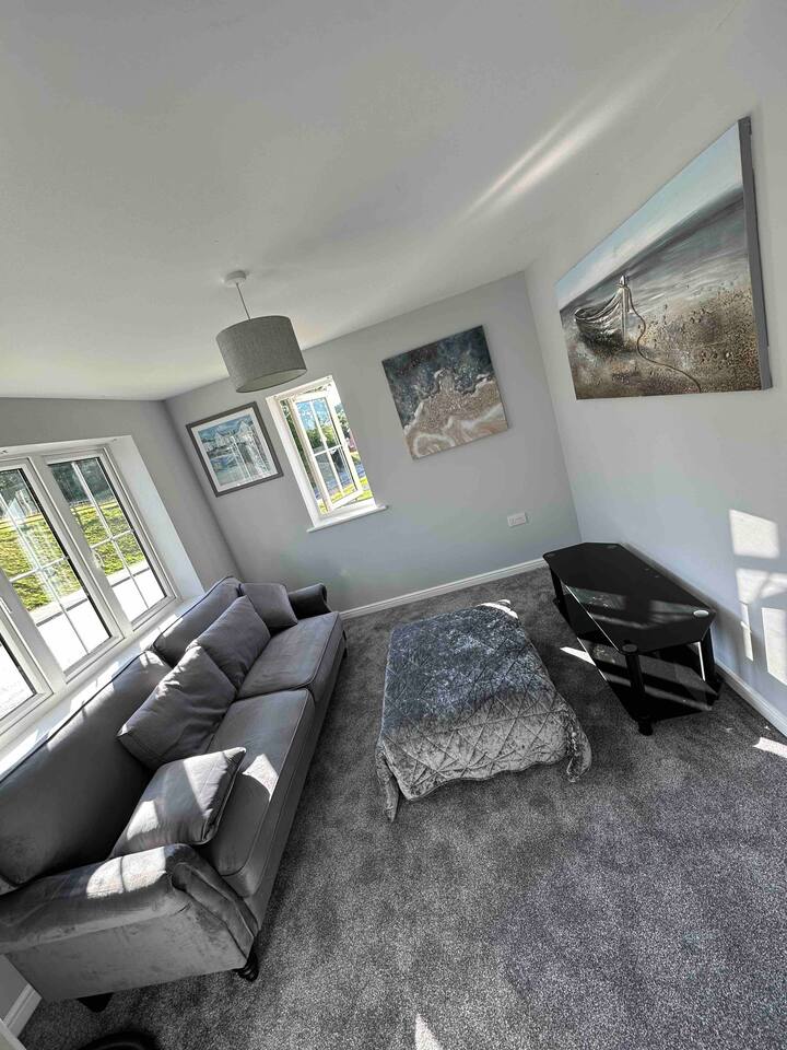 2ème salon qui dispose d'un canapé-lit qui en fait 4 chambres. 