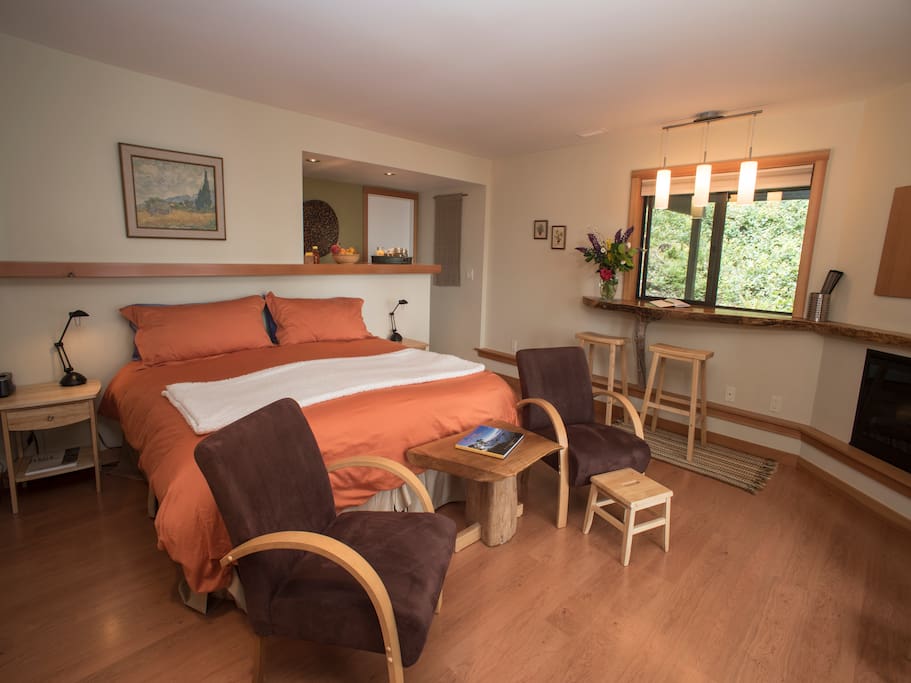 Breakfast bar behind head of bed