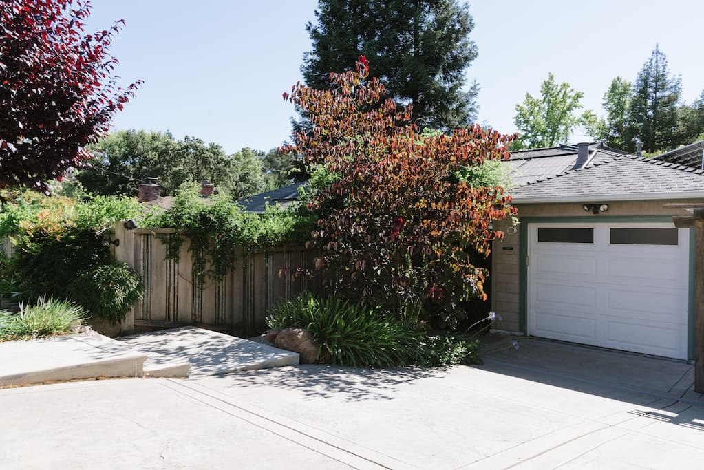 After you arrive, roll your luggage down the driveway or use the stairs.