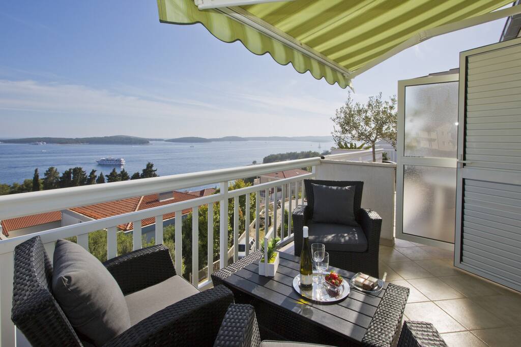 terrace equipped with a garden furniture