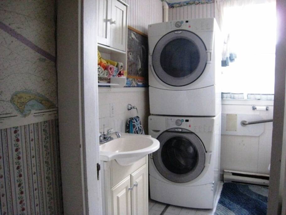 Point de Chene-Full sized Laundry in first floor bath