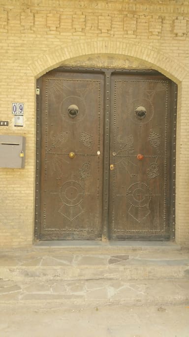 porte principale des deux appartements