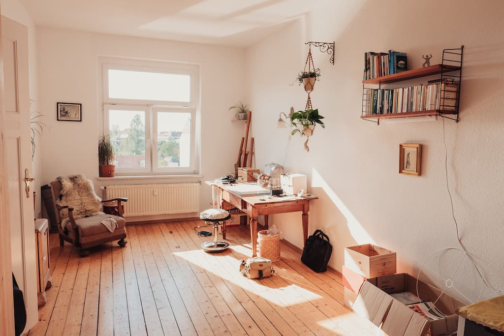 Zimmer 2, Arbeitszimmer, 2.Schreibtisch ab 1.10 vorhanden, mittlerweile weniger Chaos;-)