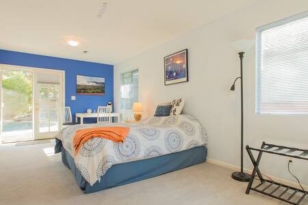 Spacious Suite, Private Entrance, Pool & Treehouse