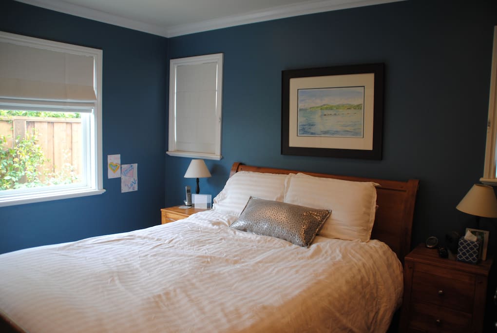 Master- queen bed