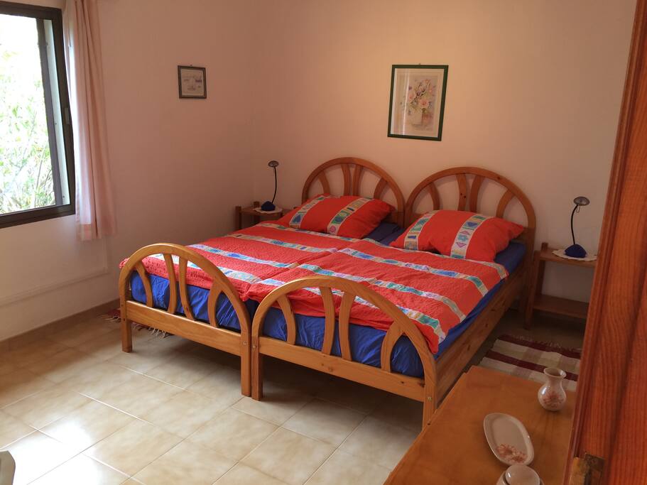 Schlafzimmer 1