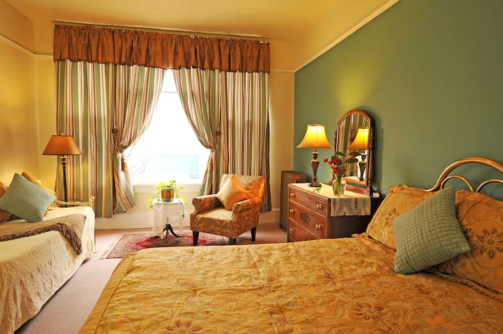 Airbnb Ashland Vacation Rentals Places To Stay Oregon