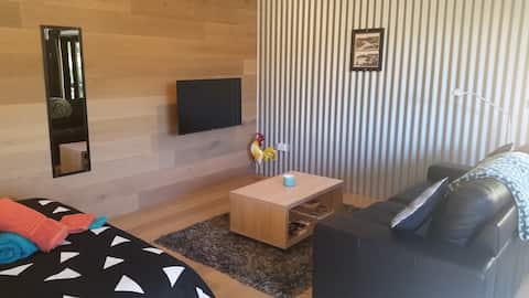 Top Airbnb: The Avenue "The Best of the Bush and the Sea" in Avoca Beach