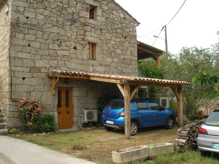 Parking privé ombragé