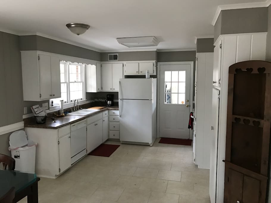 Large and open dine in kitchen with everything you'd expect. Full fridge, oven and stove, dishwasher, microwave and toaster oven. If you'd like to cook, all the pots and pans are readily available. There's even spices above the stove!