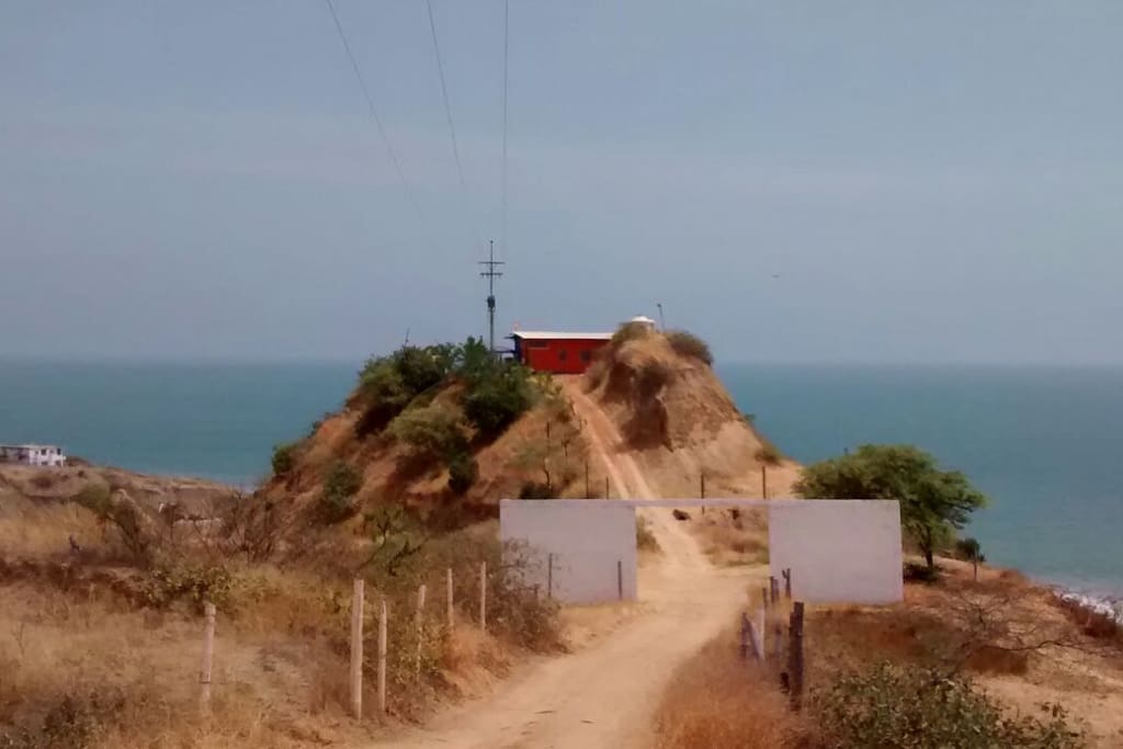 Entrada principal a la propiedad