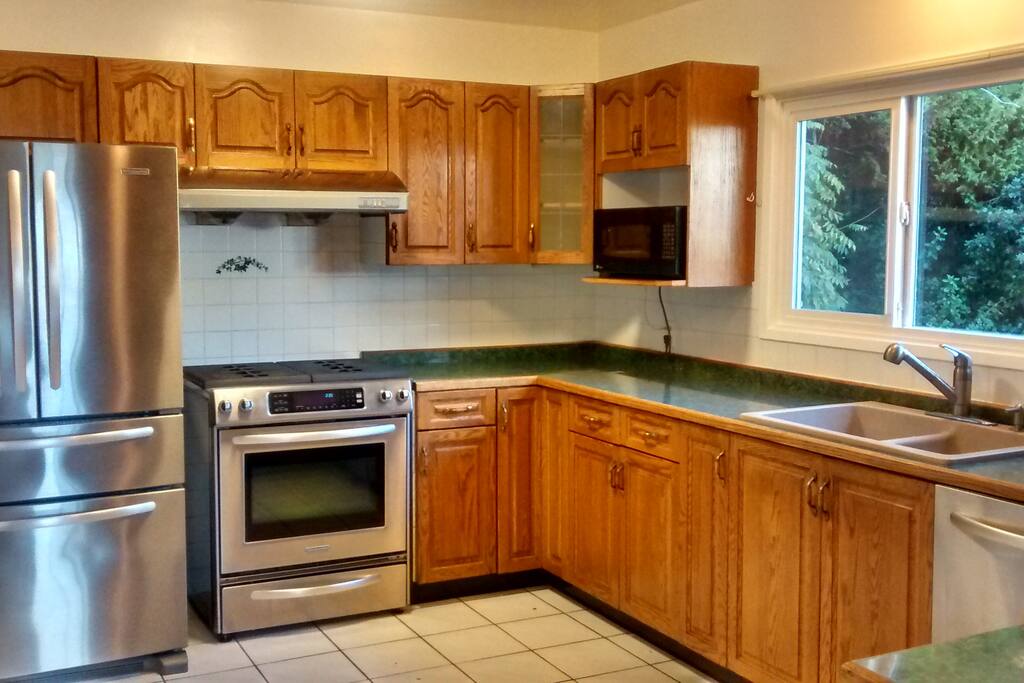 Kitchen overlooking the garden. Kitchen has a dishwasher.