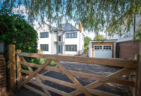 Delightful Sunny House Close to the Village Square