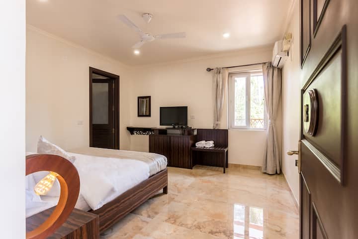 Bedroom 6 image 1