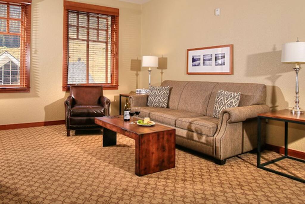 Come and stay in our lovely 2 bedroom condo with mountain views!
