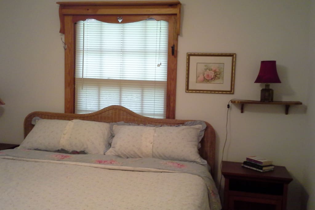 Comfy king bed!