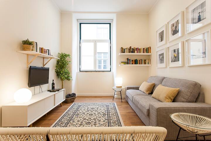 Central Downtown 2E up to 13guests by Central Hill gallery image 3