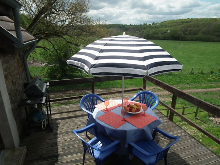 REAR BALCONY WITH BBQ & GREAT VIEWS