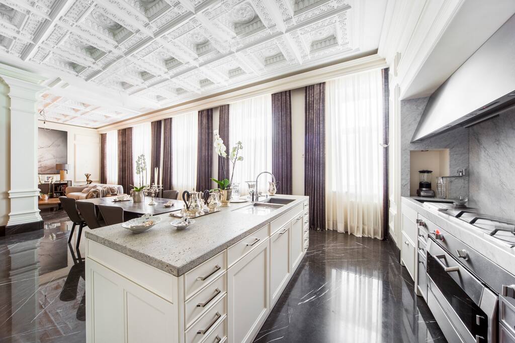 OPEN KITCHEN