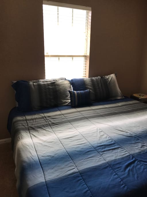 King bed bedroom