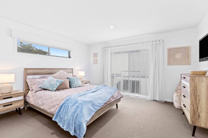 Superb Coastal Retreat – Perfect OG Location gallery image 4