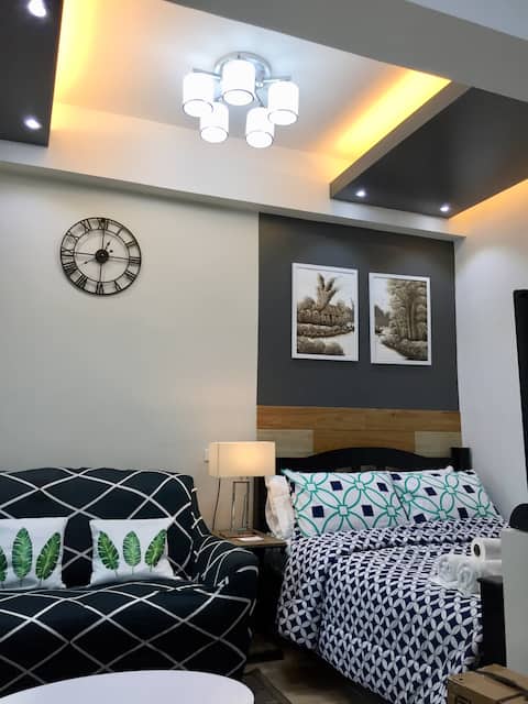 Contemporary Studio w/ Netflix & Pool