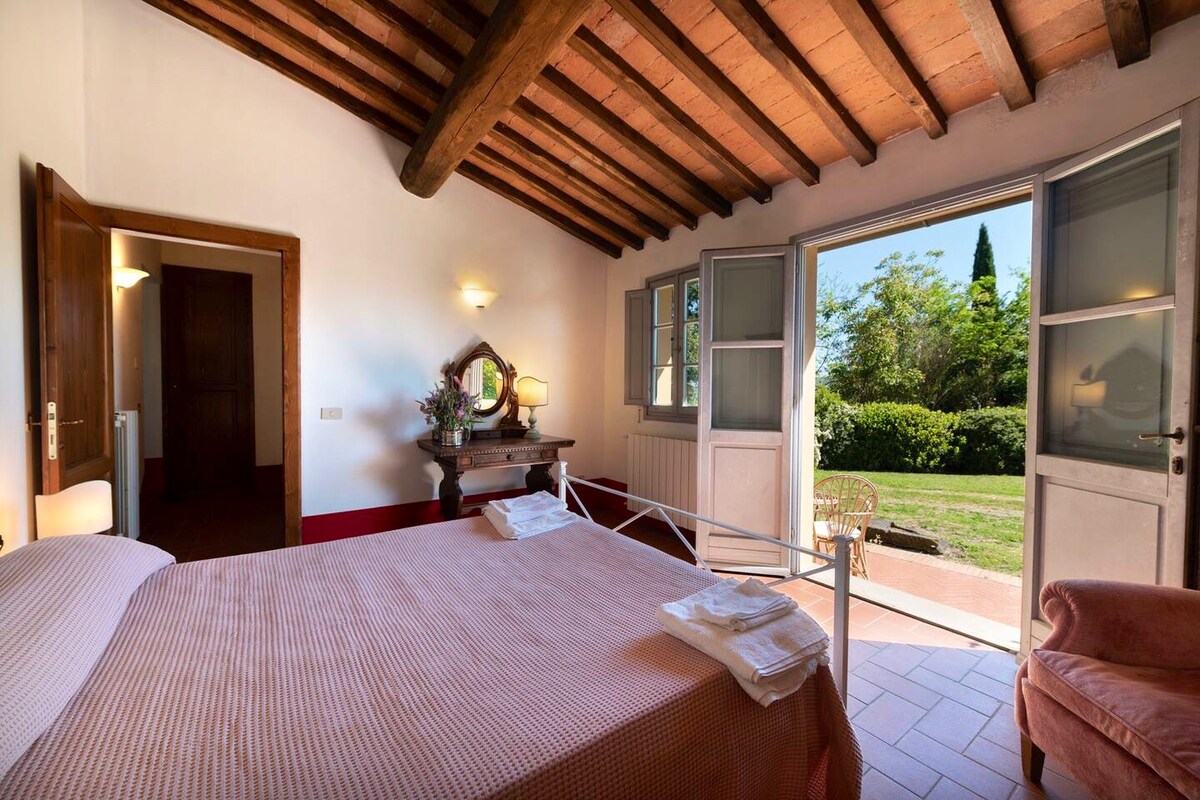 Dvojlôžková izba s manželskou poste