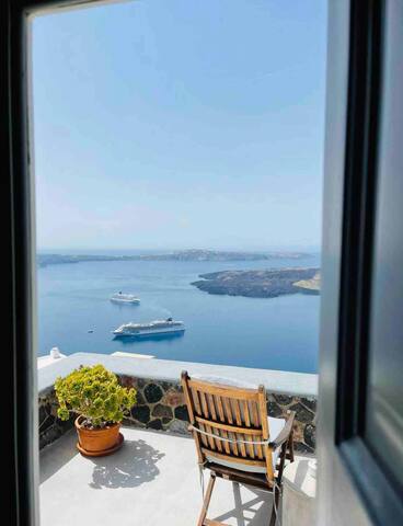 Private Villa for 6 with caldera view gallery image 4