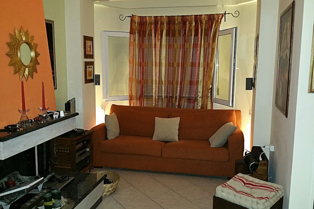 The LIVING ROOM. The first confortable couch
