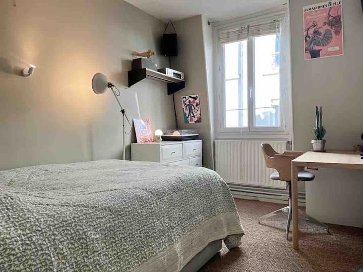 Chumba cha pili cha kulala ni kidogo lakini pia ni cha starehe. Kitanda ni cha ubora. 