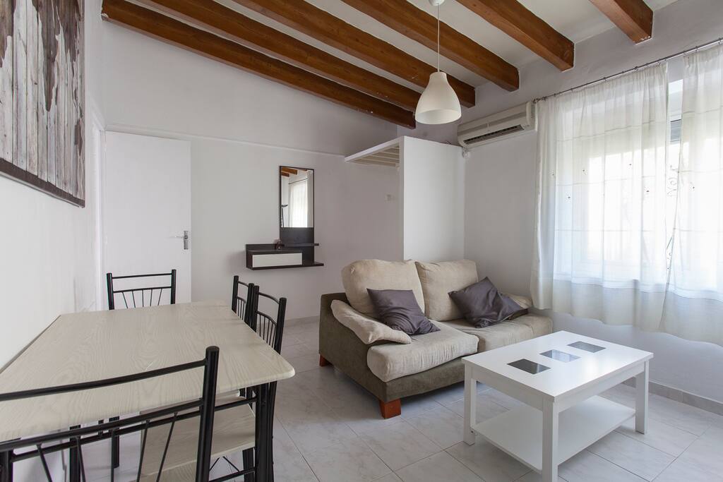 Salón comedor. Muebles a estrenar.