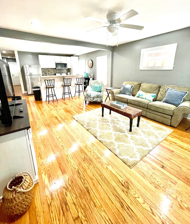 Charming Central Escape | 2br + Parking - Albany, NY