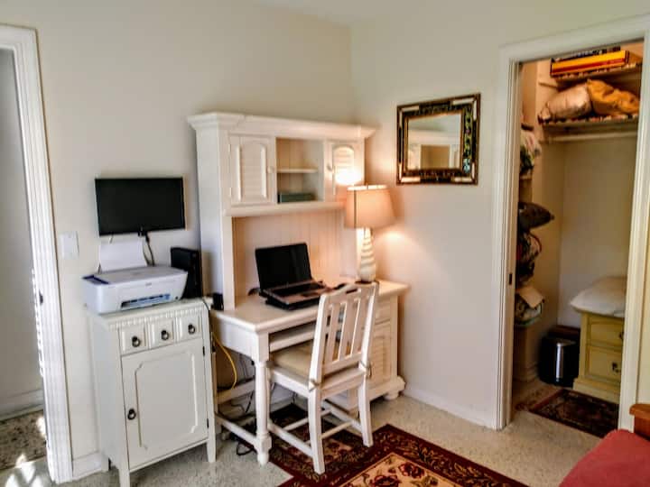 Kancelária/detská spálňa - poschodové postele.