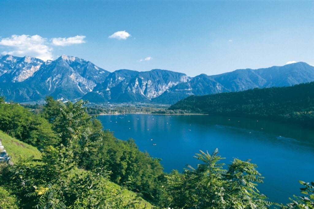 Il lago di Levico a 15 minuti.