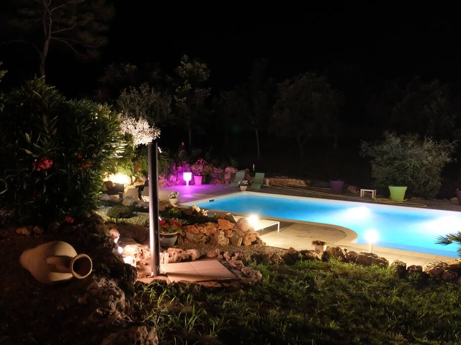 piscine éclairée