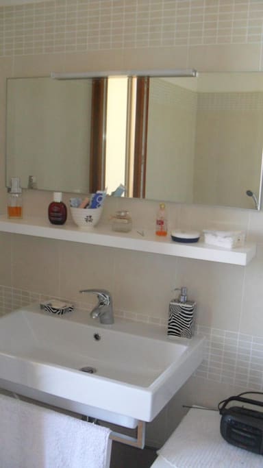 the first bathroom ..the access is directly from the double room