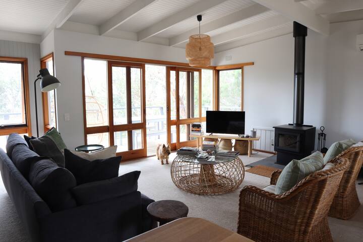 Beach house with bush views gallery image 2