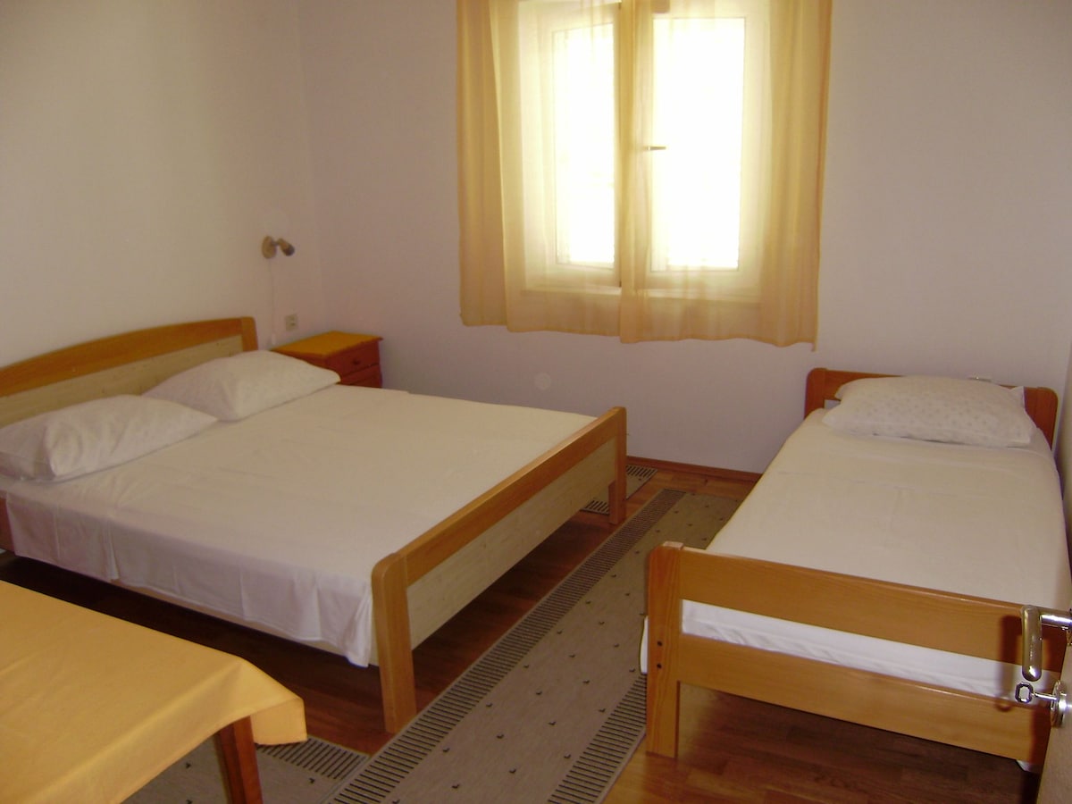 APP-Sunrise- sea view-for 6 people