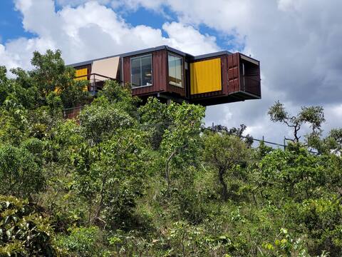 Ipê Tabaco. Modern container house in Brasilia