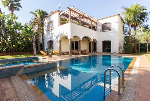 Villa with panoramic pool Bd