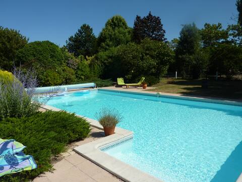 Pretty private pool villa 10km from La Rochelle