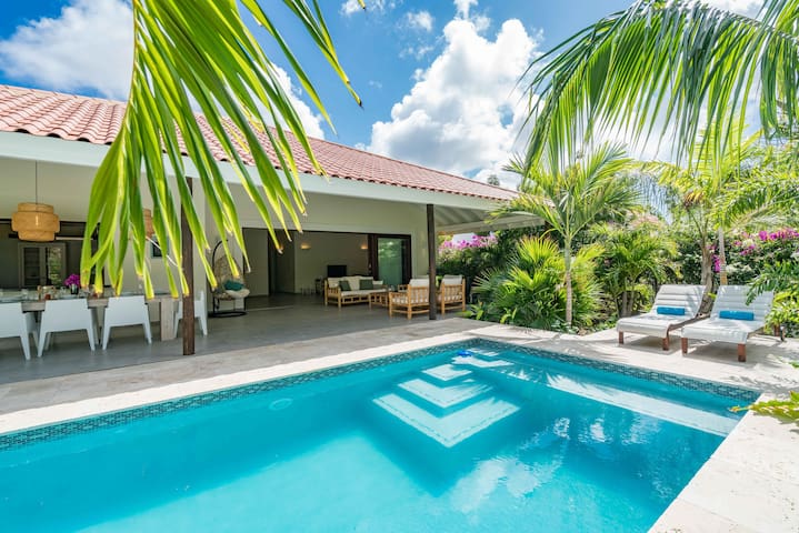 Vervelend Zakje Bourgondië Luxe villa met tropische tuin en privé zwembad 【 JAN 2022 】 Villa in  Willemstad, Curacao (4 Bedrooms, 3 Bathrooms)