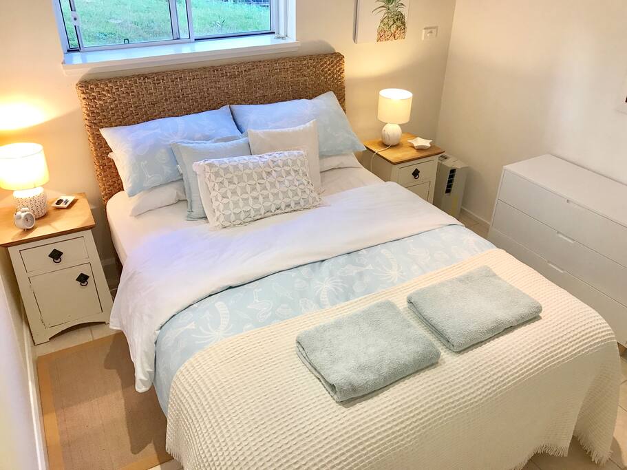 Bedroom 2: With queen bed